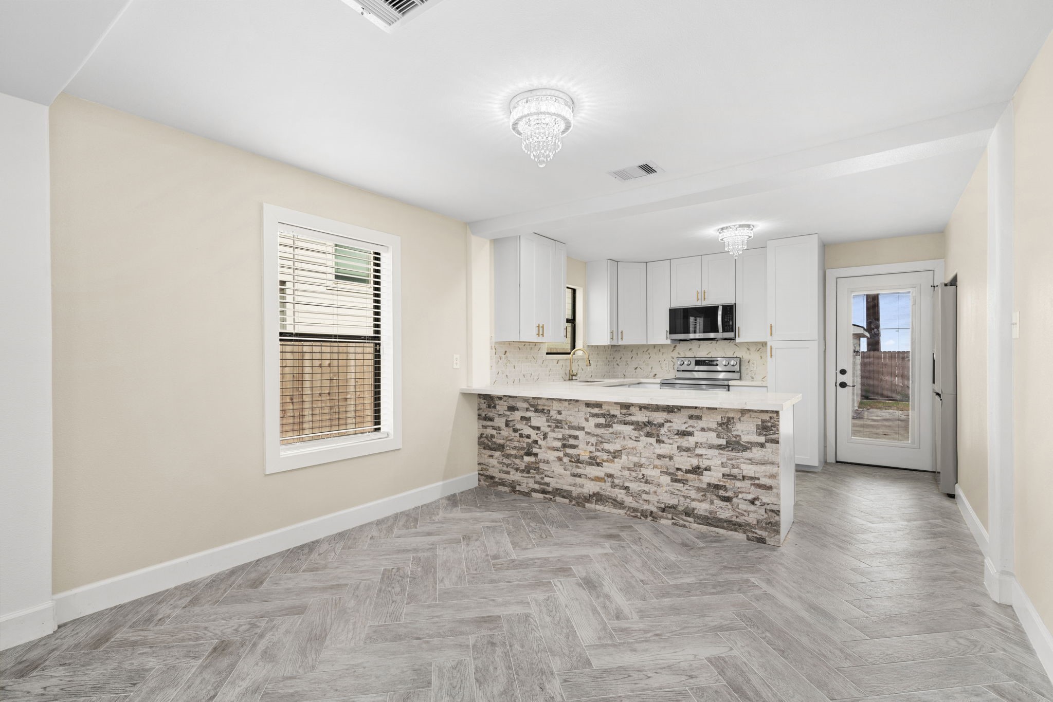 803 East 29th Street Houston, TX 77009 - Photo 10 of 28 a large kitchen with kitchen island white cabinets and stainless steel appliances