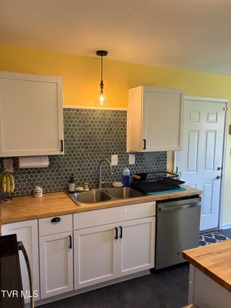 $259,900 | 18408 Fortunes Way, Abingdon, VA 24210
