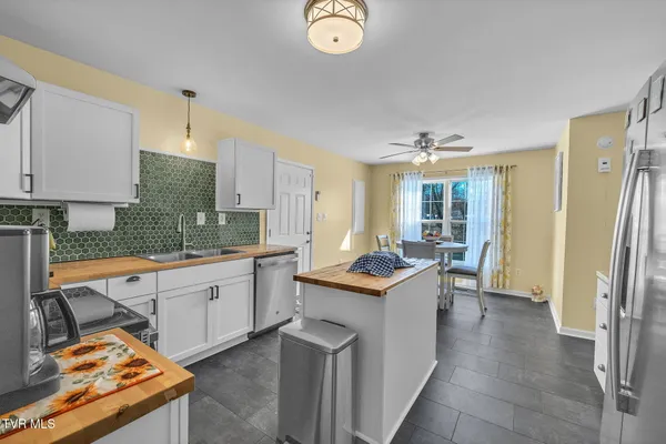 $259,900 | 18408 Fortunes Way, Abingdon, VA 24210