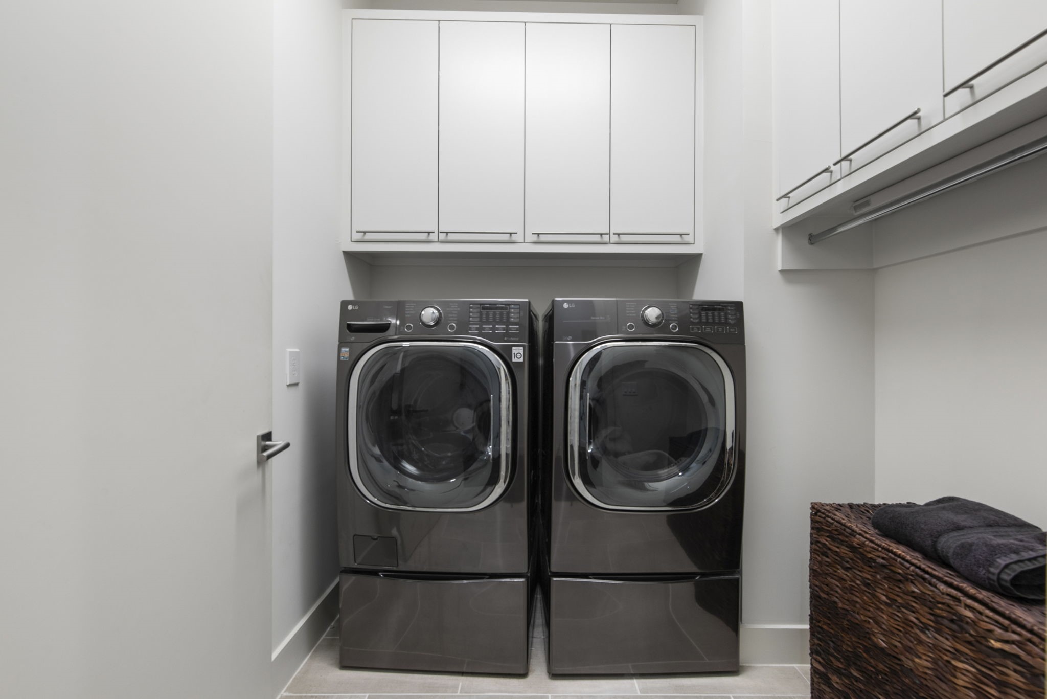205 Portland Street Houston, TX 77006 - Photo 25 of 36 a utility room with dryer and washer