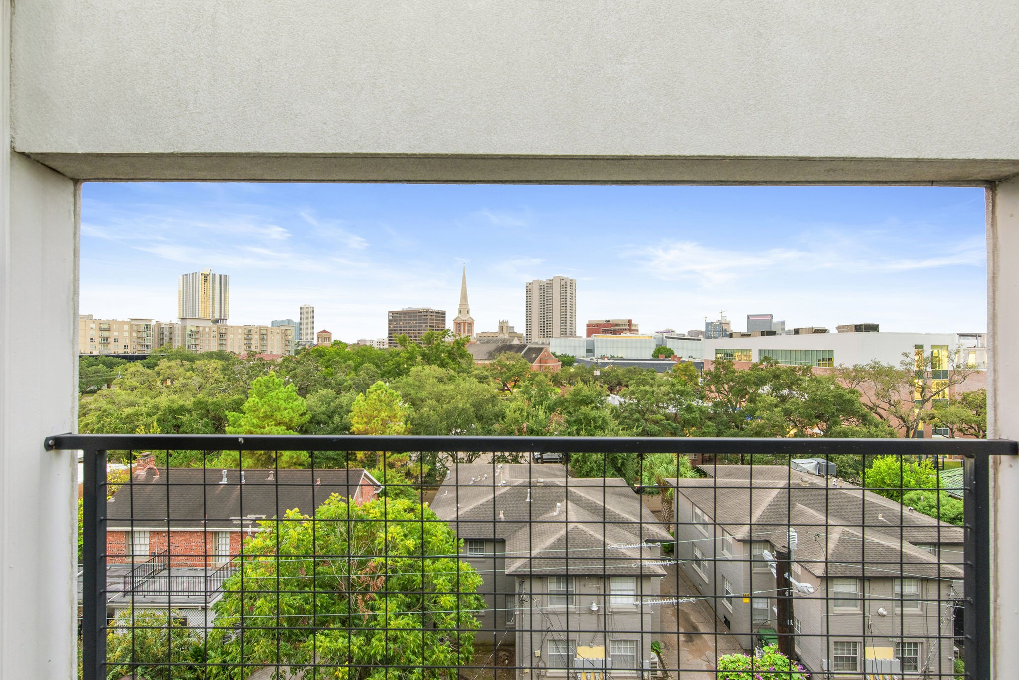 205 Portland Street Houston, TX 77006 - Photo 33 of 36 a view of a balcony with city view