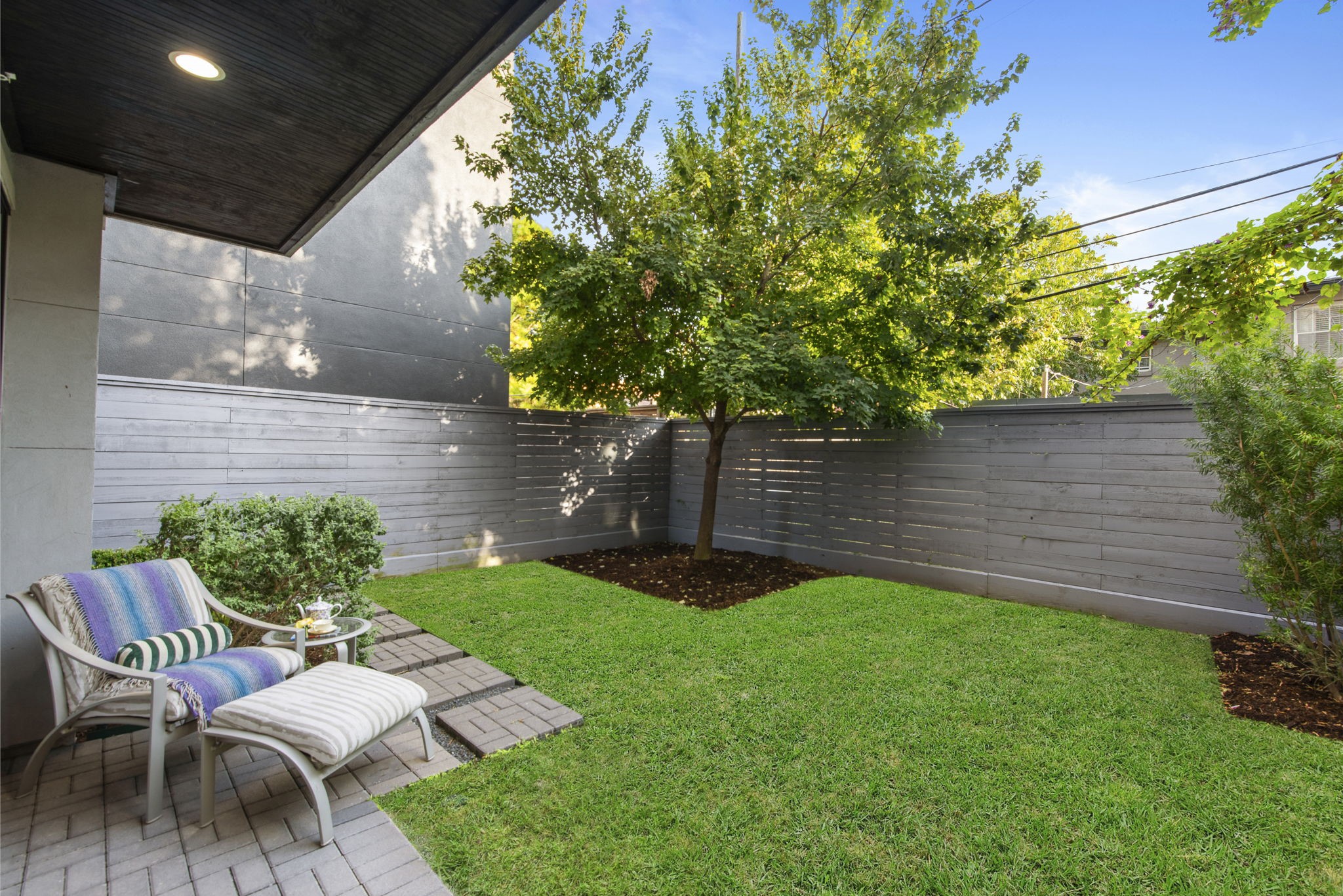 205 Portland Street Houston, TX 77006 - Photo 9 of 36 a view of yard with seating area