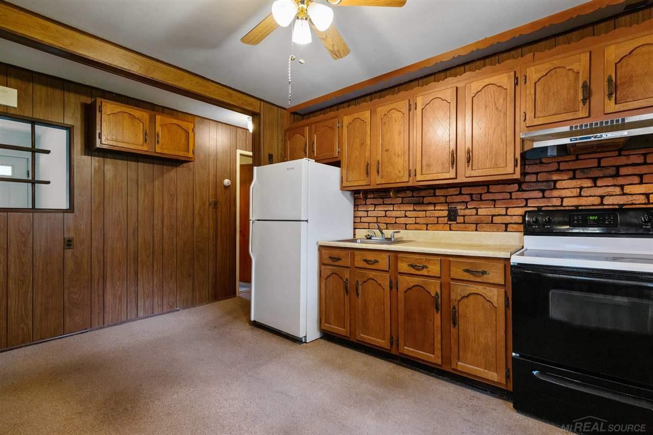 25185 Rosenbusch Boulevard Warren, MI 48089 - Photo 9 of 24 50050482-8.JPG