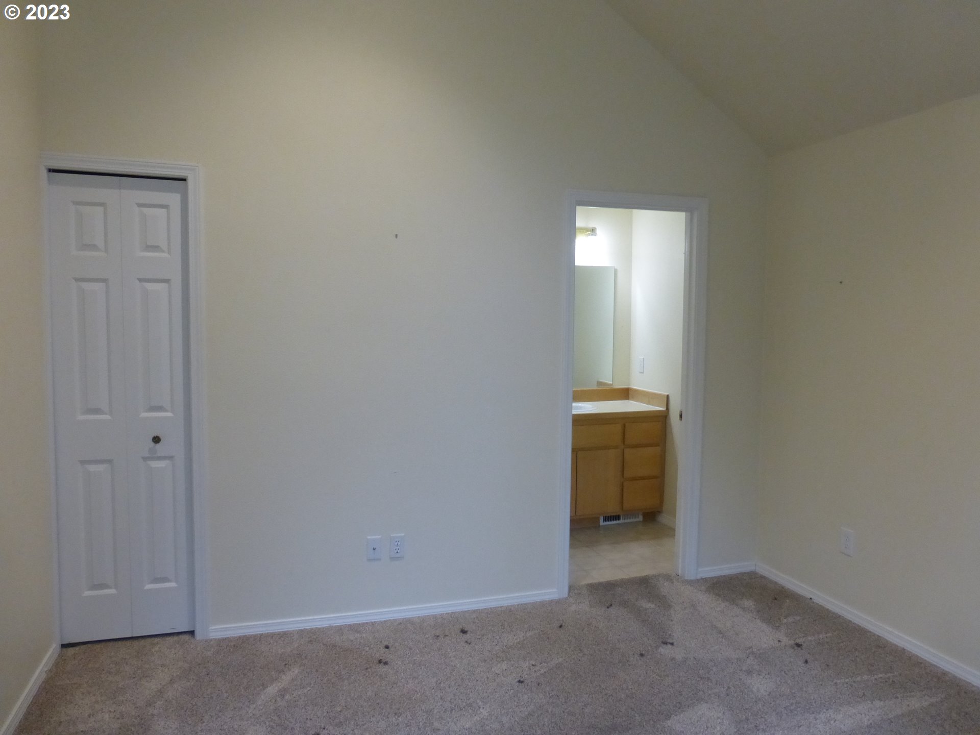 846 Brookside Drive Eugene, OR 97405 - Photo 20 of 28 Attached Bathroom