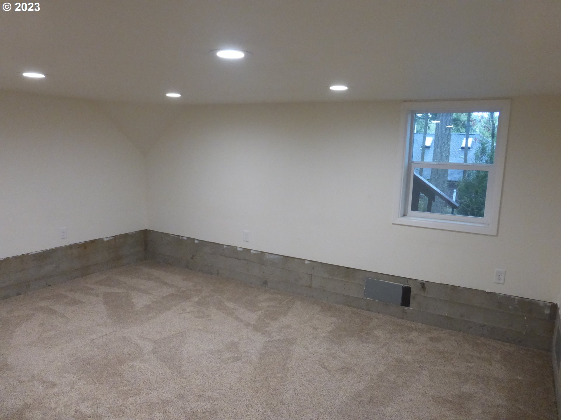 846 Brookside Drive Eugene, OR 97405 - Photo 28 of 28 Den/Office