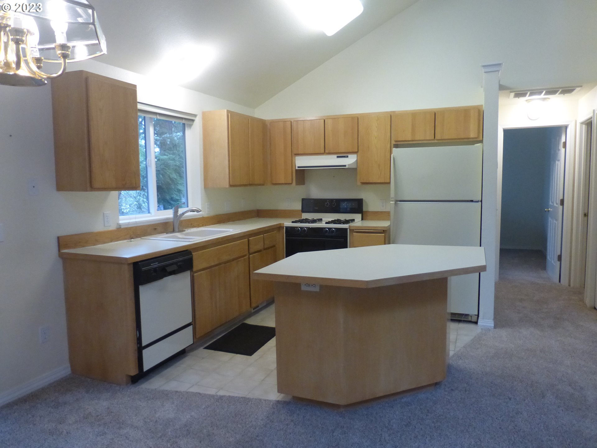 846 Brookside Drive Eugene, OR 97405 - Photo 9 of 28