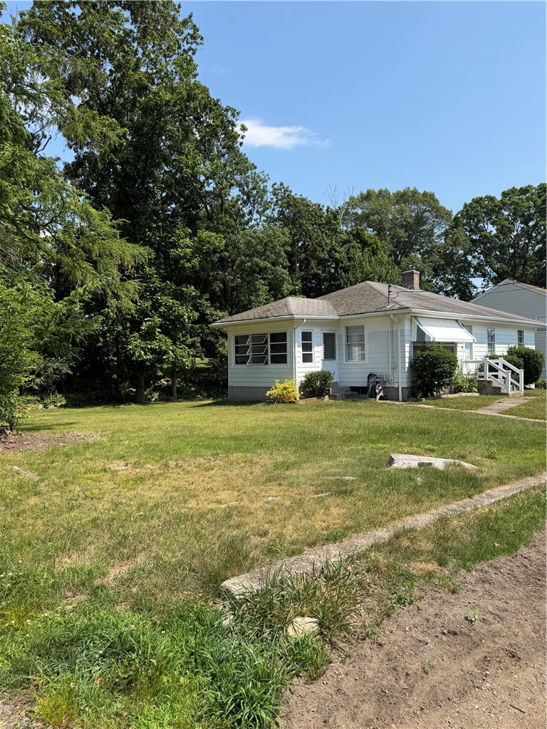 101 Iroquois Road Cumberland, RI 02864 - Photo 3 of 33