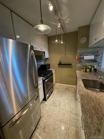 $2,850 | 4 Martine Avenue, Unit 1402, White Plains, NY 10606