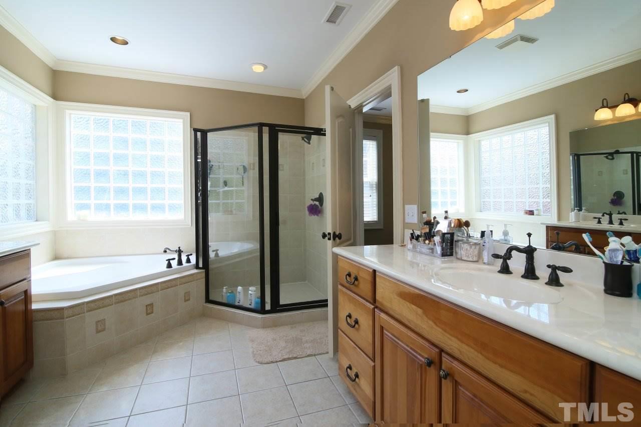 4205 Oakthorne Way Raleigh, NC 27613 - Photo 11 of 25 Gallery Image 11