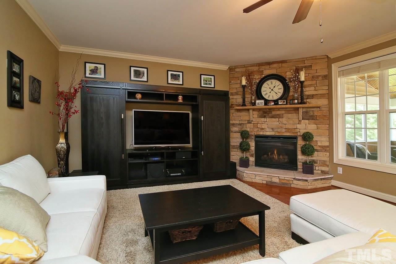 4205 Oakthorne Way Raleigh, NC 27613 - Photo 9 of 25 Gallery Image 9