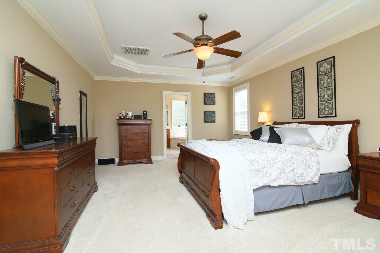 4205 Oakthorne Way Raleigh, NC 27613 - Photo 10 of 25 Gallery Image 10