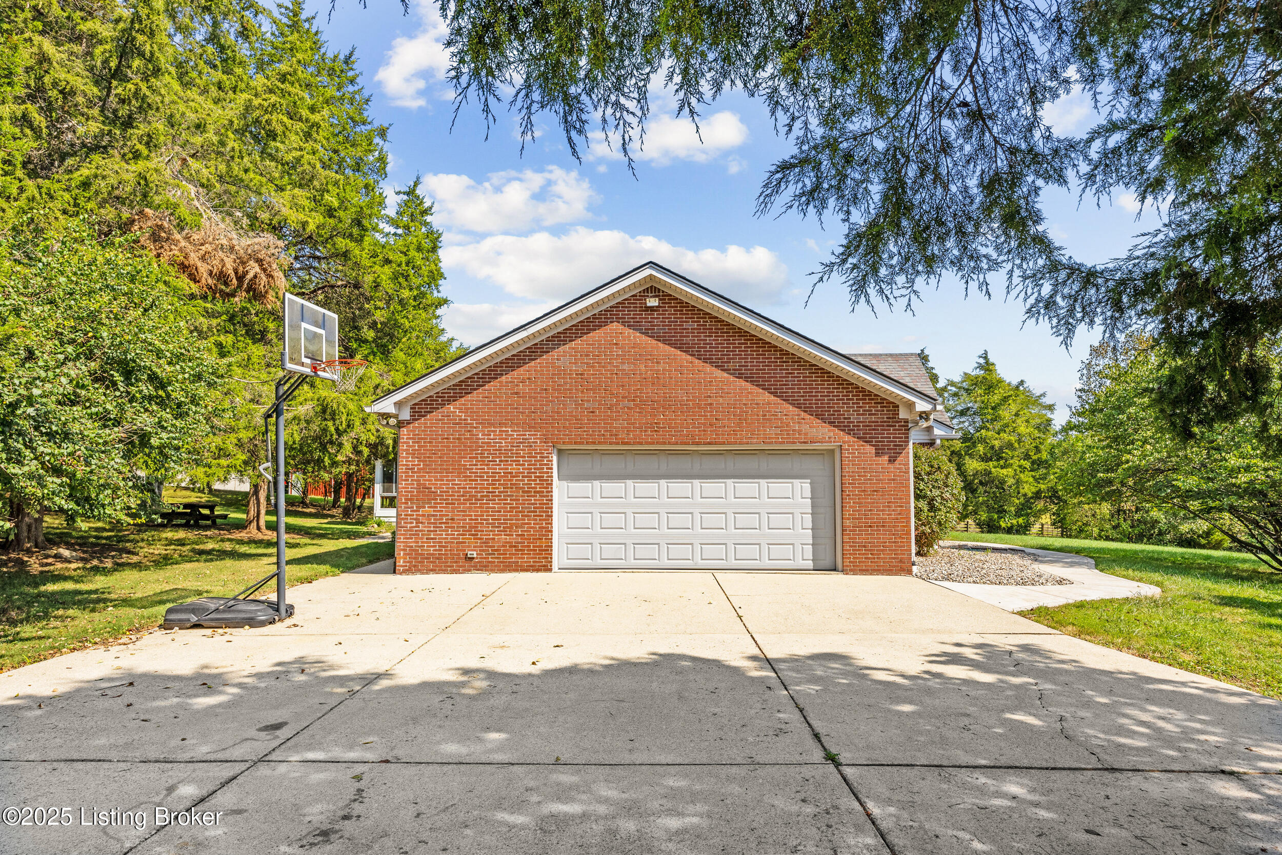 8800 Broad Run Road Louisville, KY 40291 - Photo 5 of 73 61