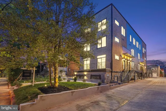 $2,600 | 1307 Longfellow Street Northwest, Unit 11, Washington, DC 20011