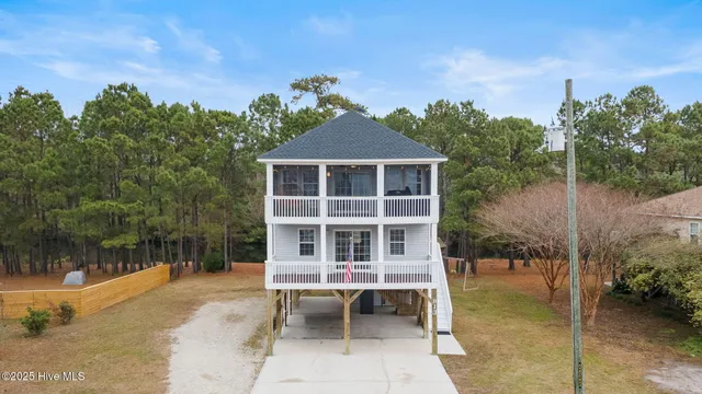 $655,000 | 813 Driftwood Drive, Hampstead, NC 28443