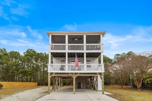 $655,000 | 813 Driftwood Drive, Hampstead, NC 28443