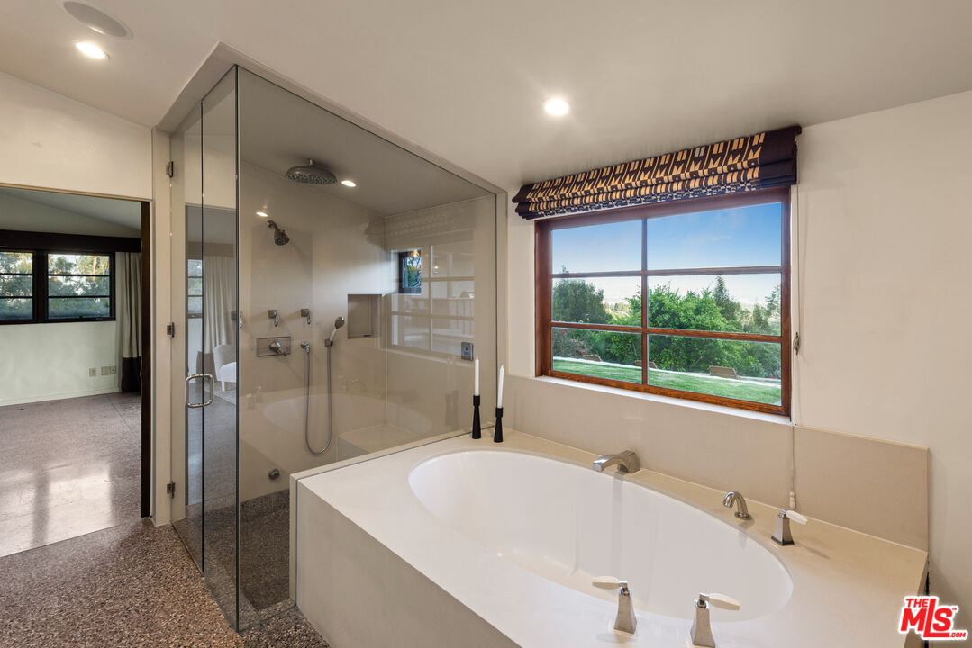 1805 Westridge Road Los Angeles, CA 90049 - Photo 15 of 24