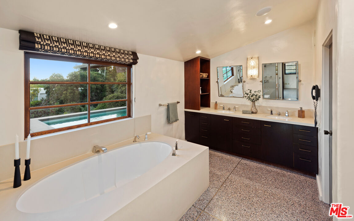 1805 Westridge Road Los Angeles, CA 90049 - Photo 16 of 24