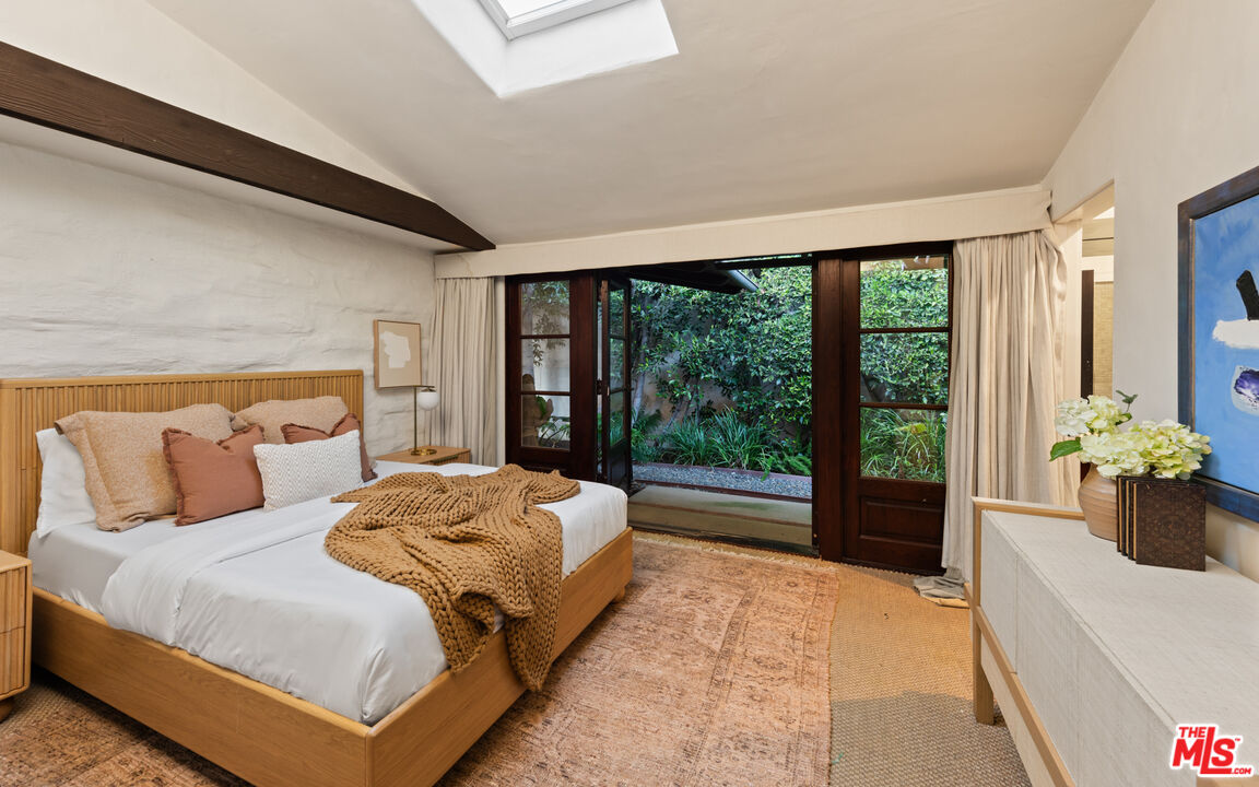 1805 Westridge Road Los Angeles, CA 90049 - Photo 17 of 24