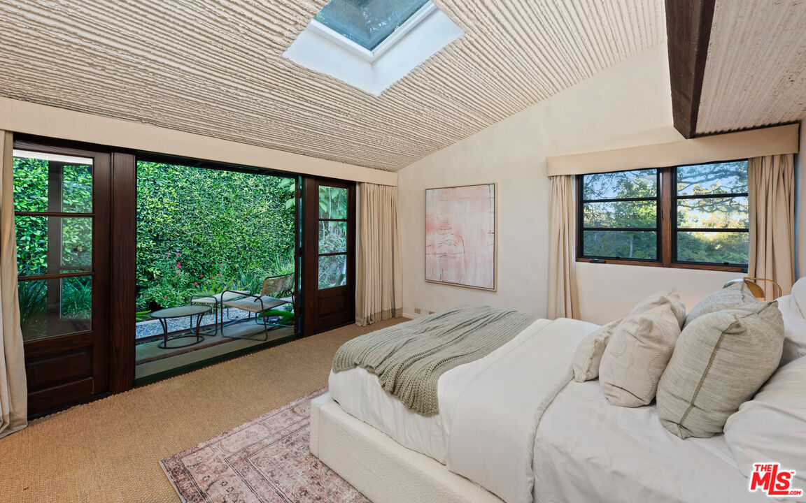 1805 Westridge Road Los Angeles, CA 90049 - Photo 19 of 24