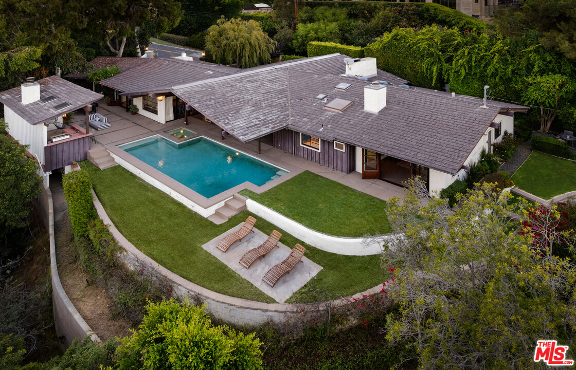 1805 Westridge Road Los Angeles, CA 90049 - Photo 22 of 24