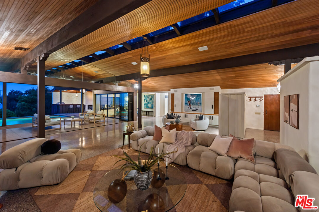 1805 Westridge Road Los Angeles, CA 90049 - Photo 4 of 24