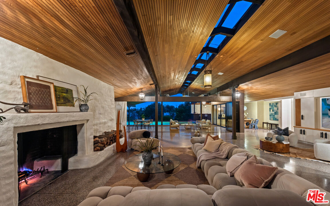 1805 Westridge Road Los Angeles, CA 90049 - Photo 5 of 24