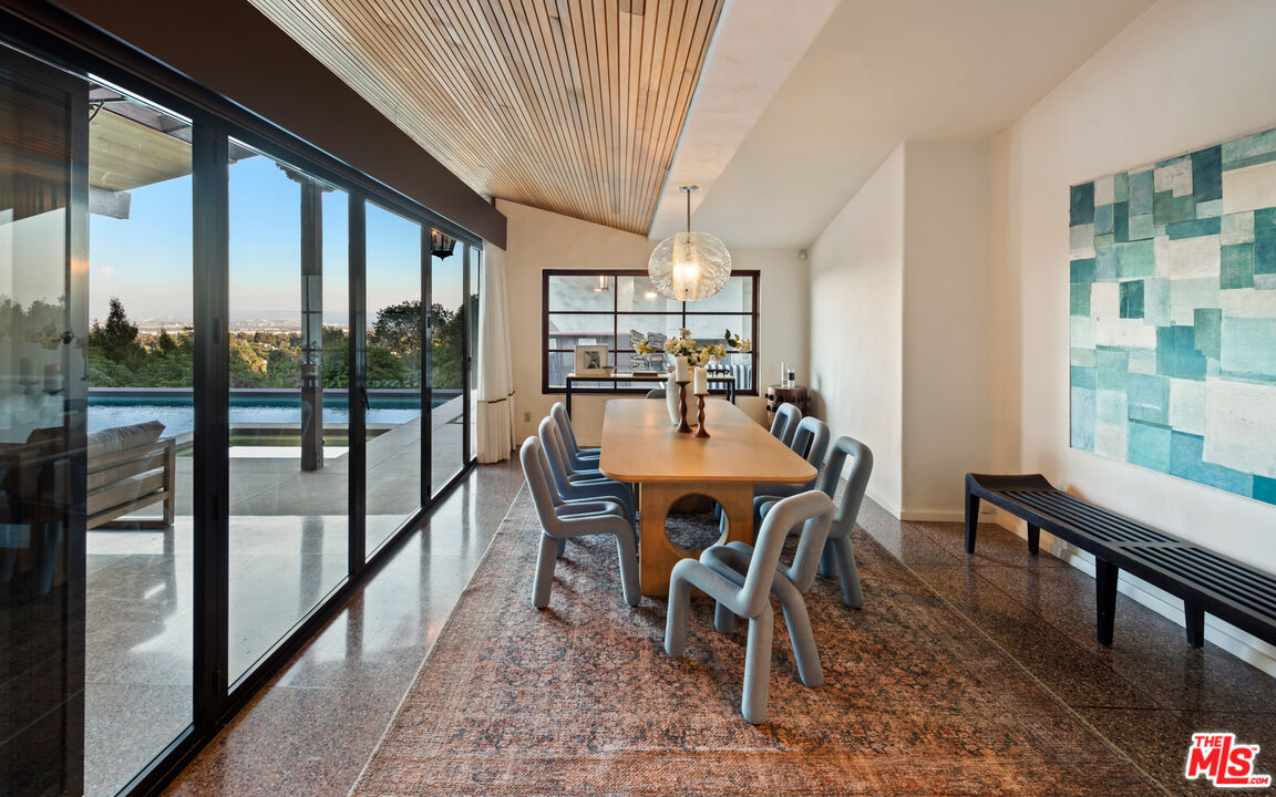 1805 Westridge Road Los Angeles, CA 90049 - Photo 7 of 24