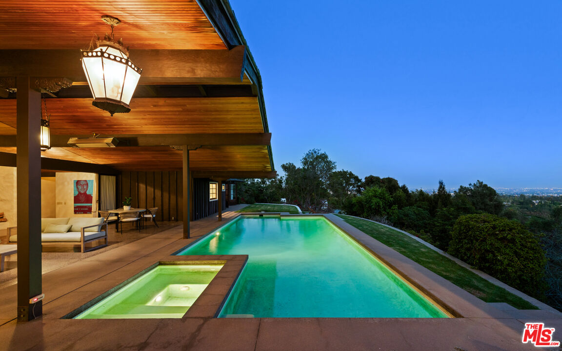 1805 Westridge Road Los Angeles, CA 90049 - Photo 10 of 24