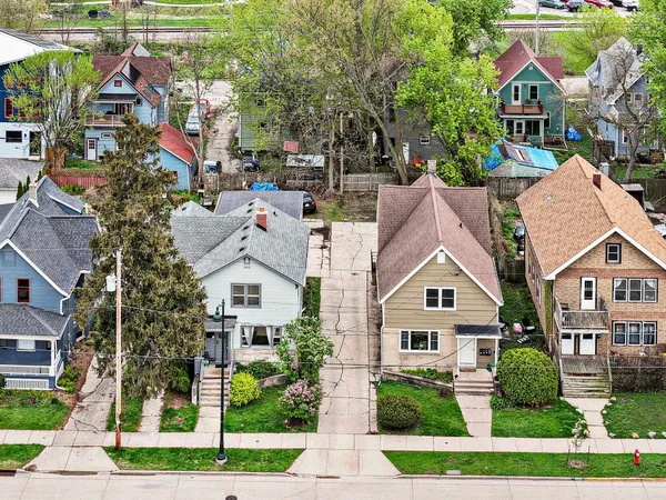 $676,000 | 2027 East Washington Avenue, Madison, WI 53704