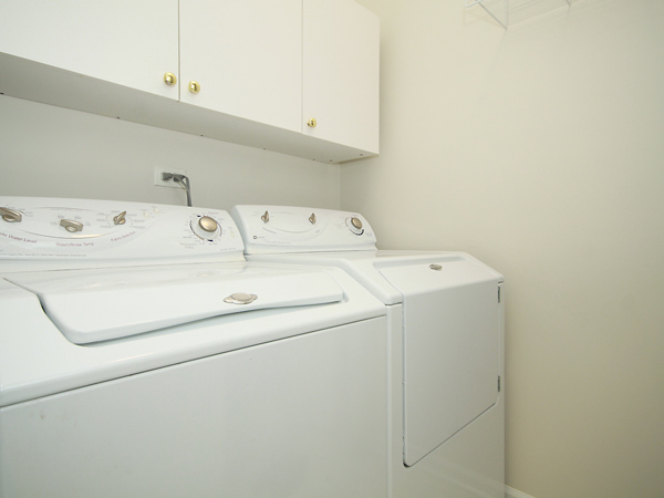 3384 Ravinia Circle Aurora, IL 60504 - Photo 8 of 24 a utility room with dryer and washer