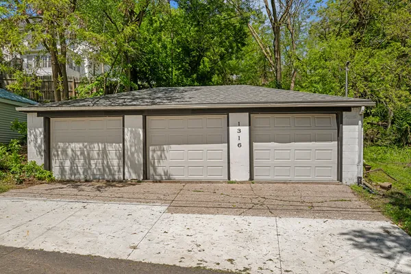 $289,000 | 1316 East 9th Street, Davenport, IA 52803