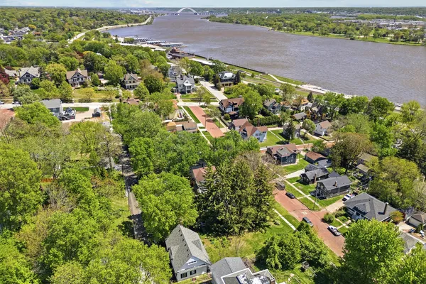 $289,000 | 1316 East 9th Street, Davenport, IA 52803