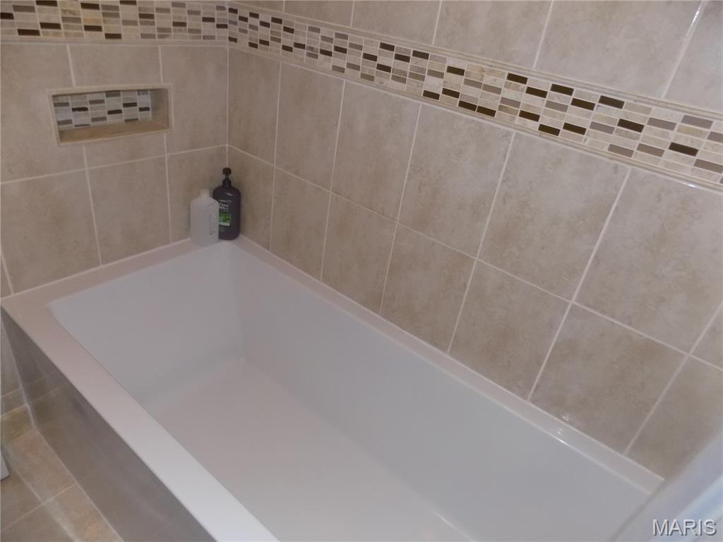 1275 White Road Chesterfield, MO 63017 - Photo 11 of 33