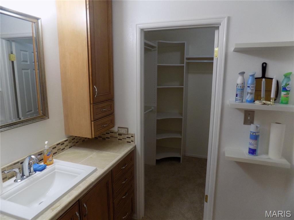 1275 White Road Chesterfield, MO 63017 - Photo 12 of 33