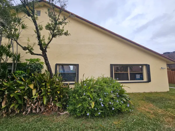 $2,050 | 503 Springdale Circle, Unit 50C, Palm Springs, FL 33461