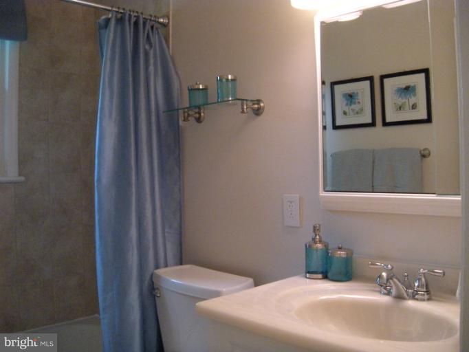 6008 Jamestown Road Hyattsville, MD 20782 - Photo 16 of 19 Bath