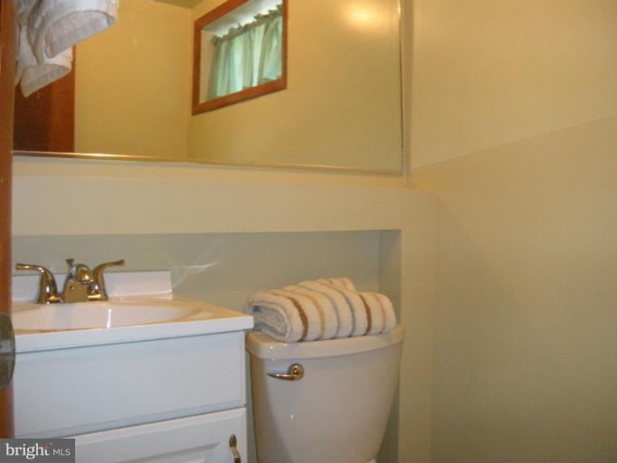 6008 Jamestown Road Hyattsville, MD 20782 - Photo 18 of 19 Bath