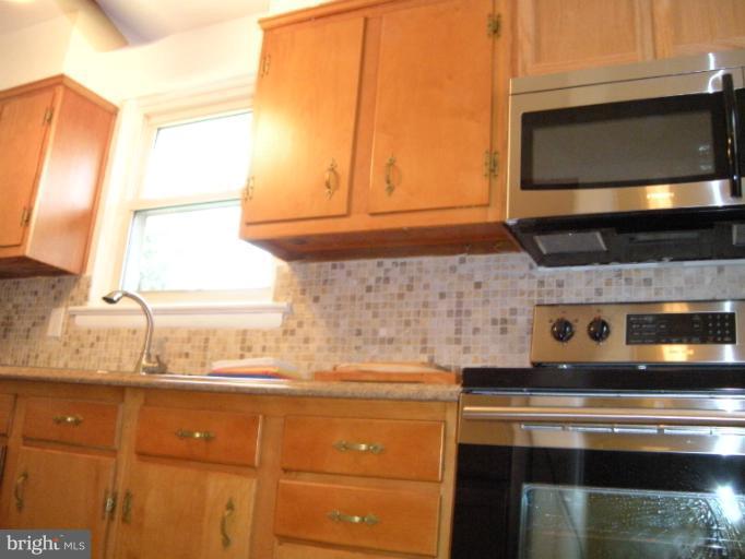6008 Jamestown Road Hyattsville, MD 20782 - Photo 3 of 19 Kitchen