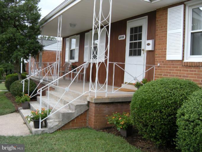 6008 Jamestown Road Hyattsville, MD 20782 - Photo 5 of 19 Exterior (Front)