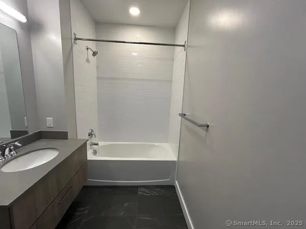 $2,933 | 1 A Atlantic Street, Unit 702, Stamford, CT 06901