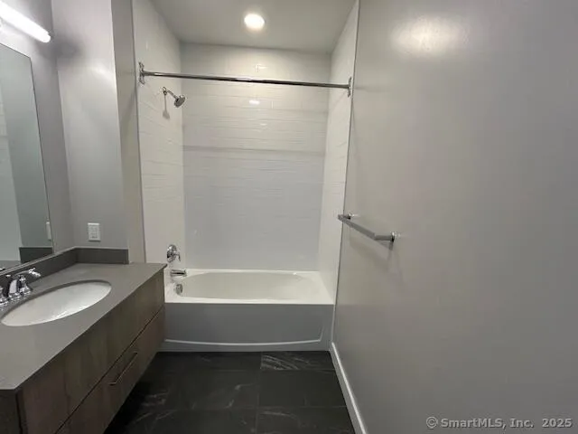 $2,933 | 1 A Atlantic Street, Unit 702, Stamford, CT 06901