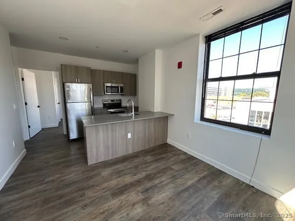 $2,933 | 1 A Atlantic Street, Unit 702, Stamford, CT 06901