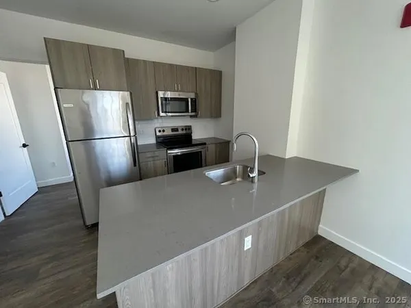 $2,933 | 1 A Atlantic Street, Unit 702, Stamford, CT 06901