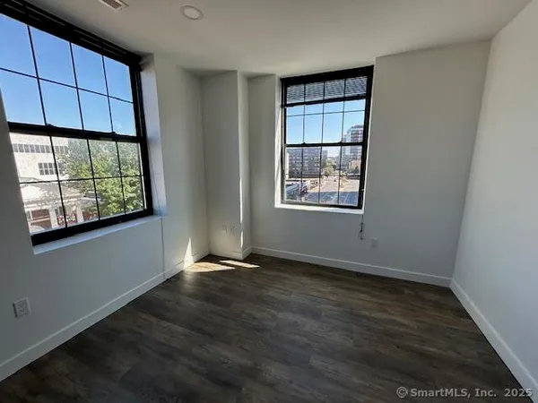 $2,933 | 1 A Atlantic Street, Unit 702, Stamford, CT 06901