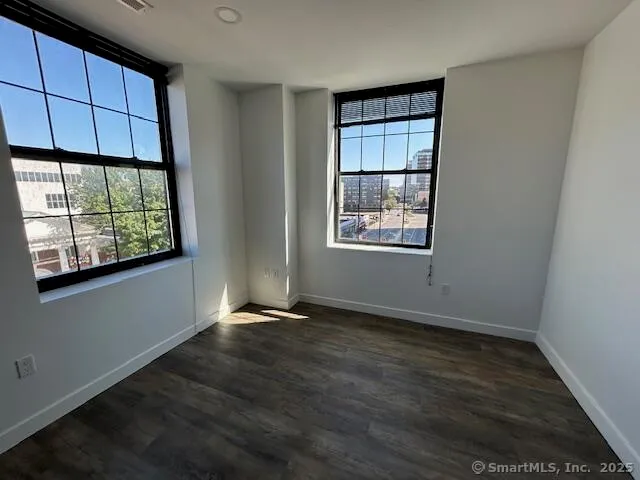 $2,933 | 1 A Atlantic Street, Unit 702, Stamford, CT 06901