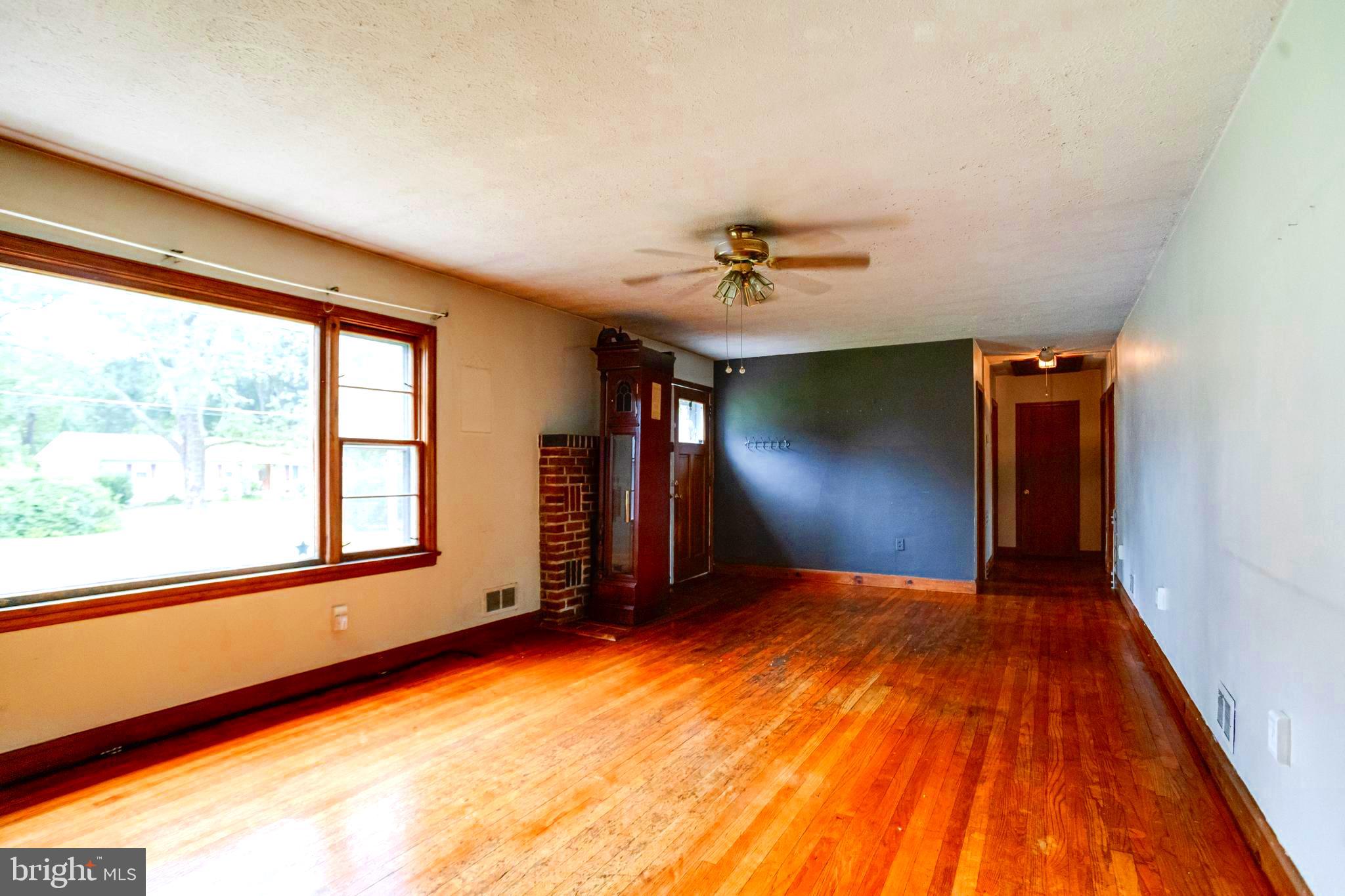1405 Pomeroy Avenue Abingdon, MD 21009 - Photo 5 of 60 a view of a livingroom with a ceiling fan and window