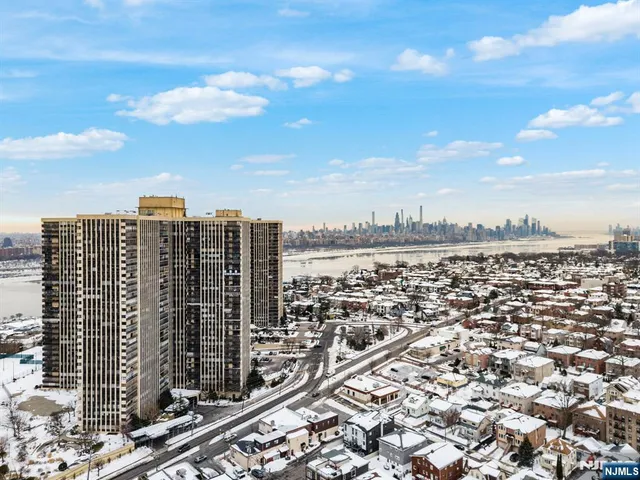 $458,000 | 300 Winston Drive, Unit 2220, Cliffside Park, NJ 07010
