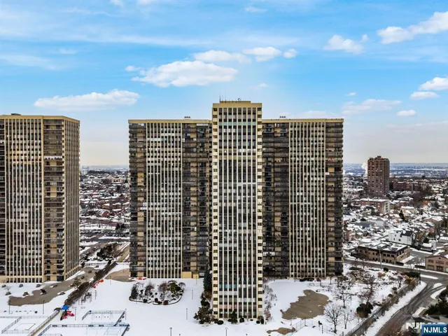 $458,000 | 300 Winston Drive, Unit 2220, Cliffside Park, NJ 07010