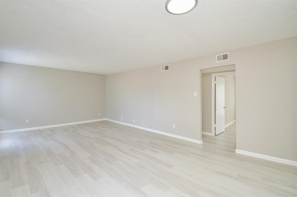 1950 Spenwick Drive, Unit 302 Houston, TX 77055 - Photo 12 of 15