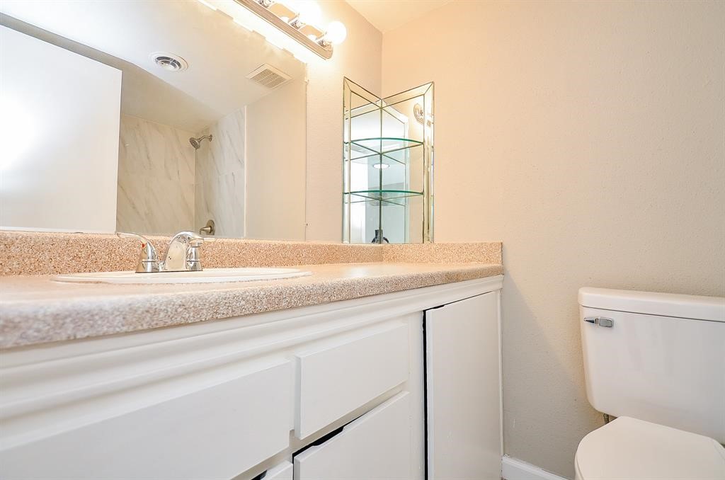 1950 Spenwick Drive, Unit 302 Houston, TX 77055 - Photo 13 of 15